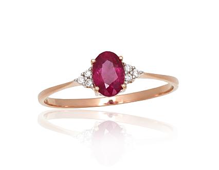 Ring aus Rotgold mit Diamanten und Rubin