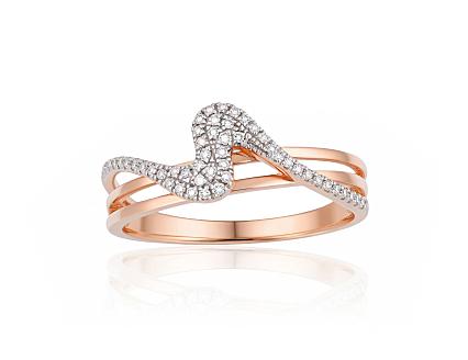 Ring aus Rotgold mit Diamanten