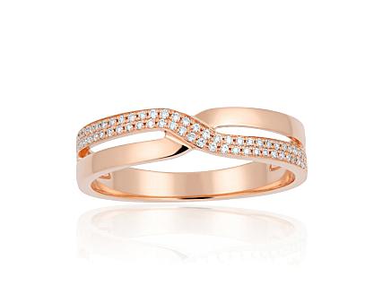 Ring aus Rotgold mit Diamanten