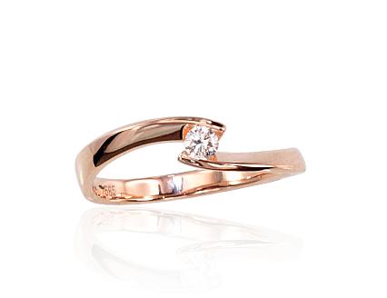 Ring aus Rotgold mit Diamant