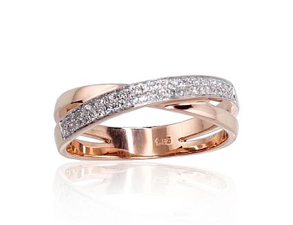 Ring aus Rotgold mit Diamanten
