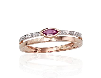 Ring aus Rotgold mit Diamanten und Rubin