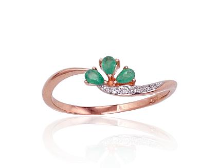 Ring aus Rotgold mit Diamanten und Smaragden