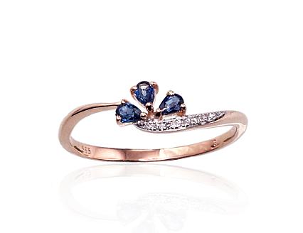 Ring aus Rotgold mit Diamanten und Saphiren