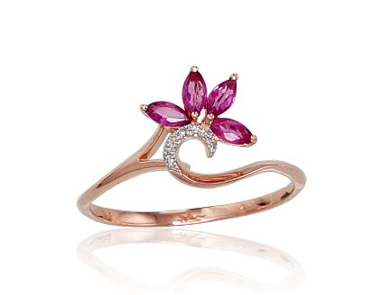 Ring aus Rotgold mit Diamanten und Rubinen