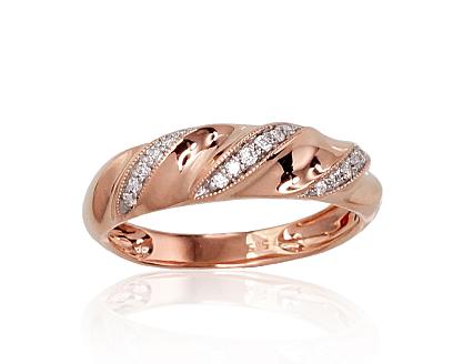 Red gold ring with diamonds