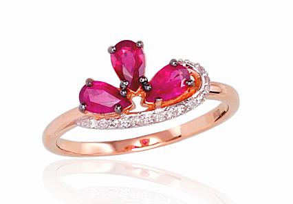Ring aus Rotgold mit Diamanten und Rubinen