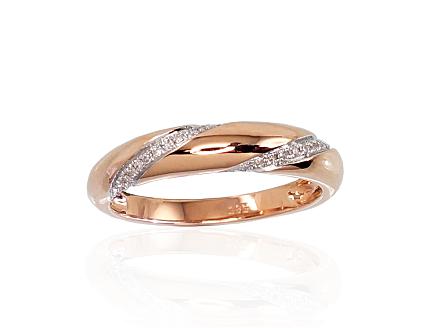 Ring aus Rotgold mit Diamanten