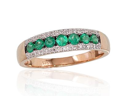 Ring aus Rotgold mit Diamanten und Smaragden
