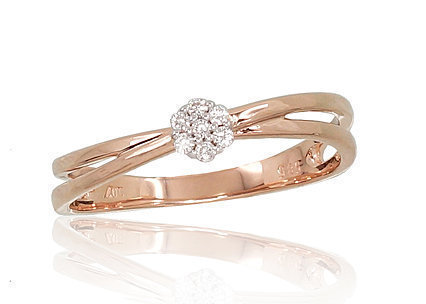 Red gold ring with diamonds