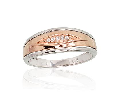 Gold ring with diamonds