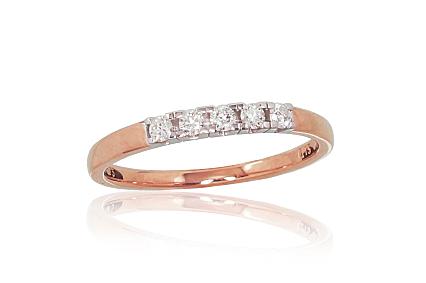 Gold ring with diamonds