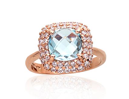 Ring aus Rotgold mit Zirkonia und himmelblauen Topasen