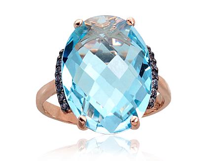 Ring aus Rotgold mit Zirkonia und himmelblauen Topasen