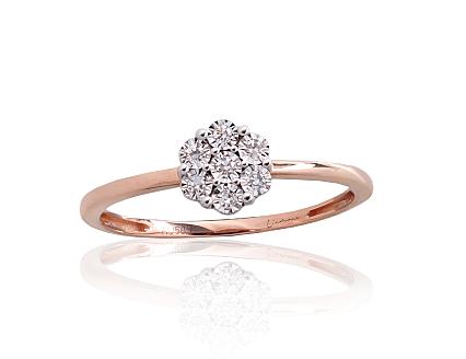 Ring aus Gold mit Diamanten
