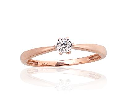 Ring aus Gold mit Diamant
