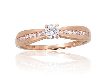 Ring aus Rotgold mit Zirkonia