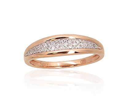 Ring aus Rotgold mit Diamanten