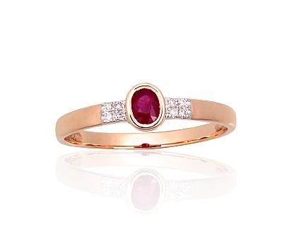 Ring aus Rotgold mit Diamanten und Rubin