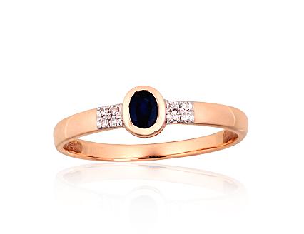 Ring aus Rotgold mit Diamanten und Saphir