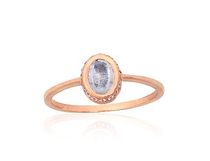 Ring aus Rotgold mit Zirkonia und himmelblauen Topasen