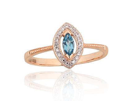 Ring aus Rotgold mit Diamanten und blauen Topasen