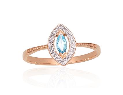 Ring aus Rotgold mit Diamanten und himmelblauen Topasen