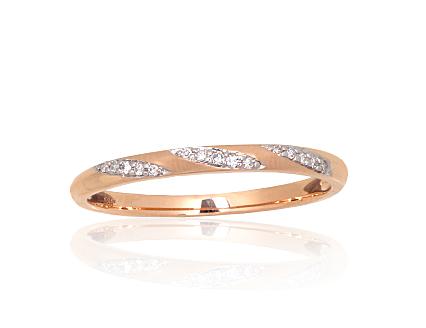 Ring aus Rotgold mit Diamanten