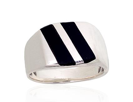 Silver ring with onyxes