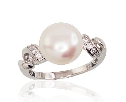 Silver ring with zirconias and pearls