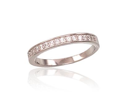 Silver ring with zirconias
