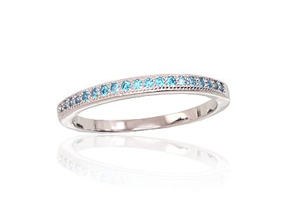 Silver ring with zirconias