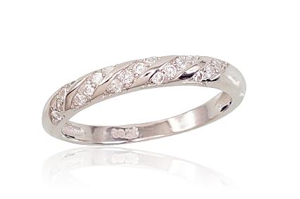 Silver ring with zirconias