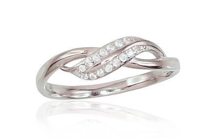 Silver ring with zirconias