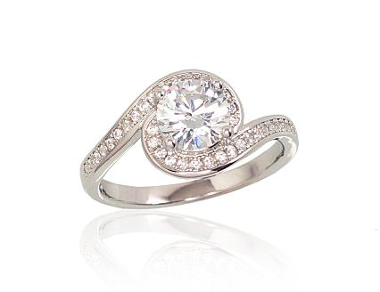 Silver ring with zirconias