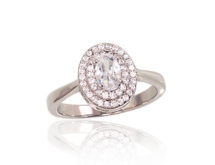 Silver ring with zirconias