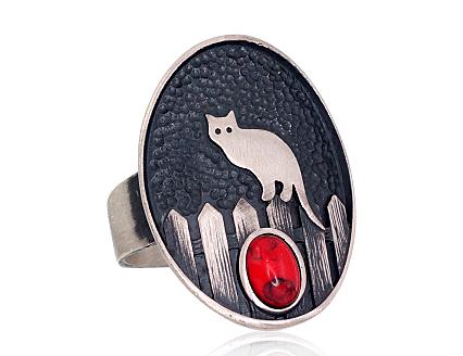 Ring aus Silber mit Korallen
