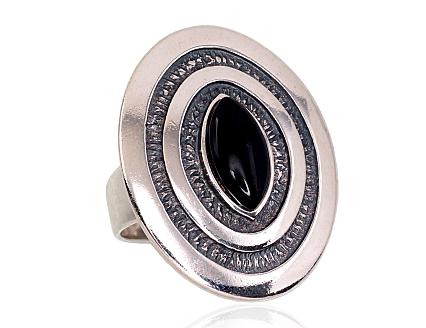 Silver ring with onyxes