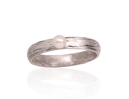 Silver ring with pearls