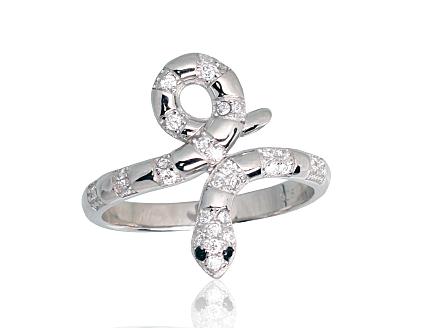 Silver ring with zirconias