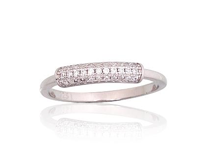 Silver ring with zirconias