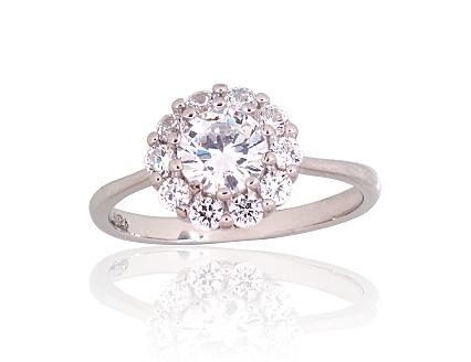 Silver ring with zirconias