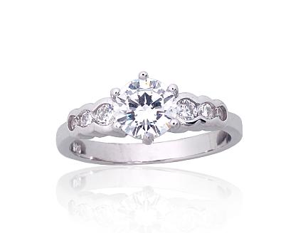 Silver ring with zirconias