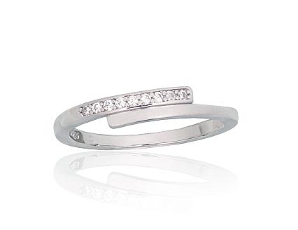 Silver ring with zirconias