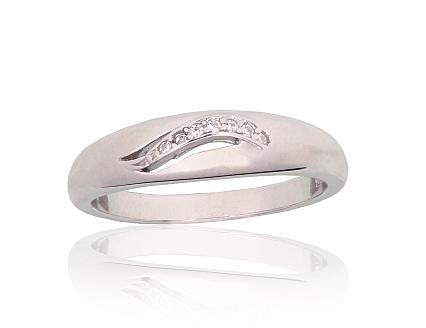 Silver ring with zirconias