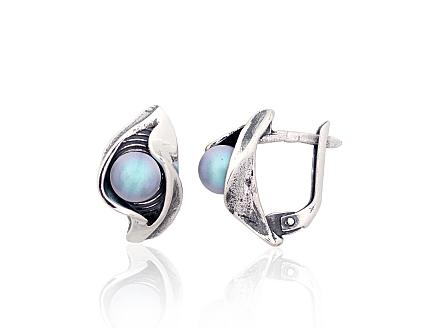 Silver earrings with pearls