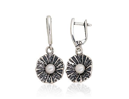 Silver earrings with pearls