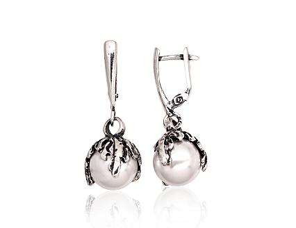 Silver earrings with pearls